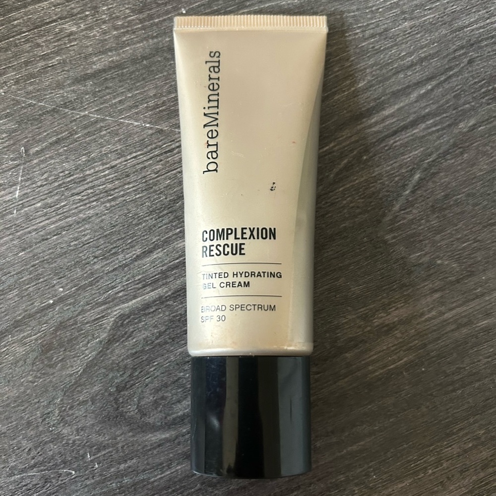 COMPLEXION RESCUE Tinted Moisturizer Mineral SPF 30